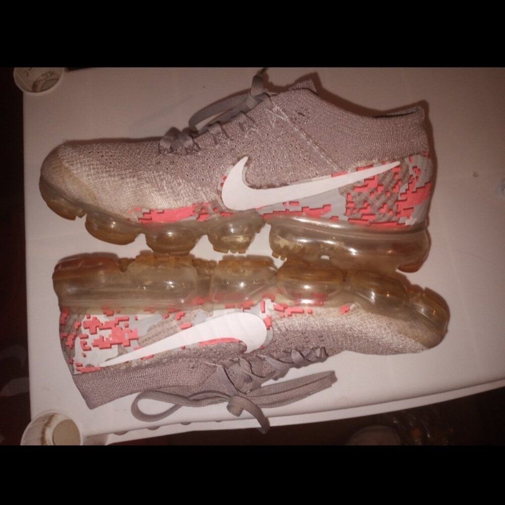 Women’s 8 Nike Air VaporMax Flyknit Camo Digi Atmosphere Pink